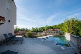 MATULJI, prekrasna samostojeća kuća od 420 m2 s bazenom i garažom, Matulji, Maison