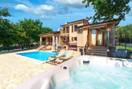 ISTRA - POREČ, elegantna rustikalna vila s bazenom okružena zelenilom, Poreč, Maison