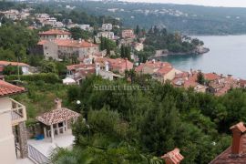 VOLOSKO, prekrasna vila s bazenom i pogledom na more, 200 m od mora! na prodaju, Opatija, Kuća