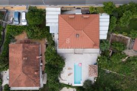 VOLOSKO, prekrasna vila s bazenom i pogledom na more, 200 m od mora! na prodaju, Opatija, بيت