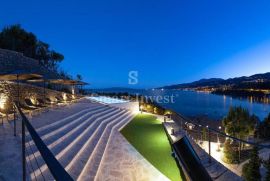 OPATIJA, vrhunski stan 1S+DB, s vrtom u luksuznom resortu 1. red do mora! (AP8), Opatija, Stan