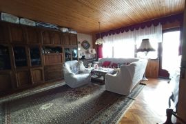 NOVI VINODOLSKI, kuća od 420 m2 na odličnoj lokaciji!, Novi Vinodolski, Famiglia