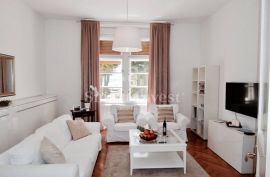 PULA, renoviran stan u dragulju austrougarske arhitekture, Pula, Apartamento