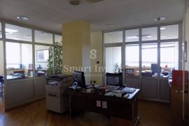 BRAJDA, iznajmljuje se poslovni prostor od 95 m2, Rijeka, Poslovni prostor