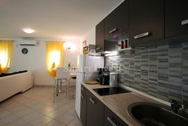 OPATIJA, prodaju se 2 stana + apartman, ukupne površine 290 m2, Opatija, Flat
