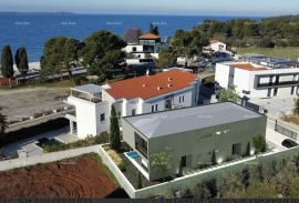 Kuća Fažana 50 m od mora i plaža. Prodaja moderne, dvojne , vile sa bazenom i pogledom na more., Fažana, Casa