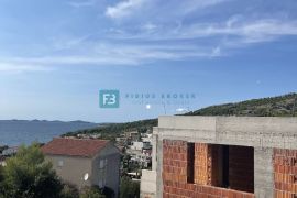 PRIMOŠTEN -DOLAC, vila s pogledom na more, 220 m od mora, Roh-Bau faza, Primošten, Famiglia