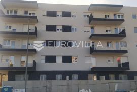 Split, Žnjan, novogradnja, stan od 58 m2 + 2 parking mjesta + ostava, Split, Stan
