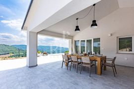 Oaza mira u Istri,Villa sa bazenom,20.000 m2 okućnice, Cerovlje, Famiglia