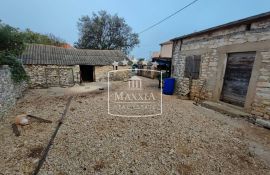 Poličnik - 3 kamene kućice za obnovu na zemljištu površine 363 m2! 50000€, Poličnik, Σπίτι
