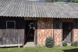 Samostojeća kuća u cvijeću s garažom i ljetnom kuhinjom., Gvozd, Σπίτι