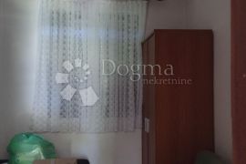 Kuća s 2 stana, uredno održavana i odmah useljiva, Gvozd, Дом
