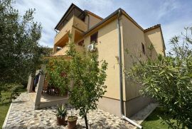 Apartmanska kuća na odličnoj lokaciji, Valbandon, Istra, Fažana, Kuća