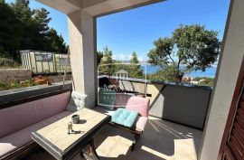 Rivijera Paklenica - kuća s 2 apartmana, izuzetan pogled na more! 320000€, Starigrad, Famiglia