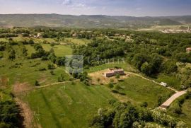 Istra izuzetno šarmantno imanje 40 000 m2 sa kamenom starinom !, Kršan, Terreno