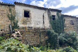 Povoljno Istra kamena kuća u nizu sa malenom okućnicom!, Buzet, بيت