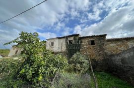 Povoljno Istra kamena kuća u nizu sa malenom okućnicom!, Buzet, Famiglia