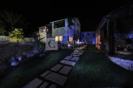 Idilično imanje sa dvije kamene kuće u srcu Istre!, Tinjan, Дом