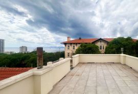 RIJEKA, KOZALA- Dvoetažni stan za adaptaciju s ogromnim potencijalom, Rijeka, Appartement