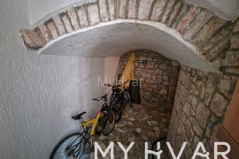 Kamena kuća u starom dijelu Jelse, Jelsa, Ev