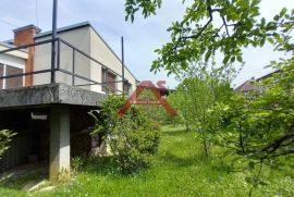 Švarča, Karlovac, stabilna, dobro projektirana samostojeća obiteljska kuća, Karlovac, Kuća