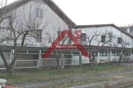 Stambeno poslovni objekt, 1300/1326 m2 na gradilištu 1326 m2, Gornja Dubrava, Famiglia