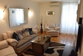 RIJEKA CENTAR - predivno uređen dvosoban stan s dnevnim boravkom u strogom centru, Rijeka, Apartamento