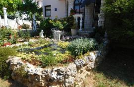Prekrasna kuća u Pješčanoj uvali s 4 stana, Medulin, Kuća