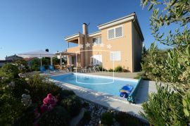 Petrčane - luksuzna villa 340m2 blizina i pogled na more! 790000€, Zadar - Okolica, House