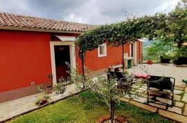 Simpatična kuća sa 2 stana na lijepoj lokaciji, Motovun, Istra, Motovun, Дом