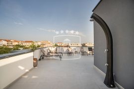 Diklo - luksuzni stan 113m2 s krovnom terasom, pogled! 530000€, Zadar, شقة