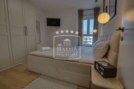 Diklo - luksuzni stan 113m2 s krovnom terasom, pogled! 530000€, Zadar, شقة