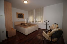 Novi Vinodolski,stan u prizemlju, 100m od mora, Novi Vinodolski, Apartamento