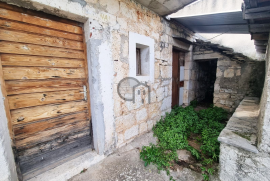 Autohtona kamena kuća smještena u pitoresknom zaleđu Primoštena, Primošten, Дом