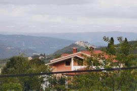 Građevinsko zemljište Prodaja građevinskog zemljišta sa započetom gradnjom, pogled na Motovun, Višnjan, Tierra