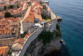 Prodaja kamene kuće za renovaciju s pogledom na gradske zidine, Dubrovnik, Dubrovnik, Дом