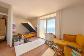 RIJEKA, TURNIĆ - stan s balkonom i pogledom na more, 36,70m2, novoadaptirani, Rijeka, شقة