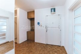 Bežanijska kosa, Nedeljka Gvozdenovića, odlličan troiposoban stan, Novi Beograd, Appartement