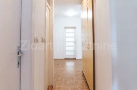 Bežanijska kosa, Nedeljka Gvozdenovića, odlličan troiposoban stan, Novi Beograd, Appartement