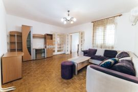 Beđžanijska kosa, Nedeljka Gvozdenovića, odlličan troiposoban stan, Novi Beograd, Apartamento