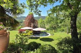ISTRA, PAZIN - Obiteljska kuća u prirodi s prekrasno uređenom okućnicom, pogled na zelenilo, Pazin - Okolica, Kuća