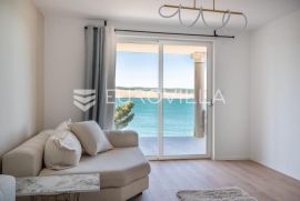 Rovanjska, dizajnerski luksuzan jednosobni stan s pogledom i pristupom plaži NKP 80 m2, Jasenice, شقة
