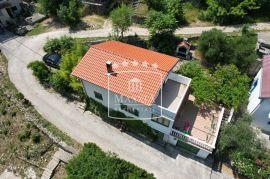 Novigrad - samostojeća kuća na zemljištu od 430m2! 250.000€, Novigrad, House