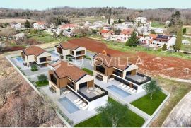 Istra, Pazin - prostrano zemljište s građevinskim dozvolama za izgradnju četiri vila, 10700 m2, Pazin - Okolica, Zemljište