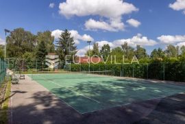 Osijek, okolica, prekrasna vikendica sa teniskim terenom i dječijim igralištem, Petrijevci, Casa
