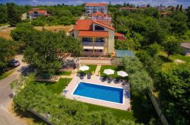 Apartmanska kuća nedaleko mora, Umag, Istra, Umag, Kuća