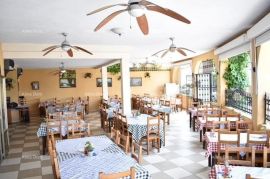 Restoran Prodaje se poznati  restoran sa terasom u Medulinu, Medulin, Propiedad comercial