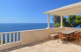 JEDINSTVENO! Komforan stan cca 180 m2 na top poziciji 1. red uz more s prekrasnim pogledom na pučinu, Dubrovnik, Stan