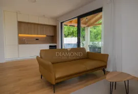 Rovinj, okolica, nova kuća s terasom i vrtom, Rovinj, Casa