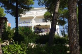 Prostrana apartmanska kuća na otoku Šolti-Nečujam sa predivnim pogledom na more, Šolta, Kuća